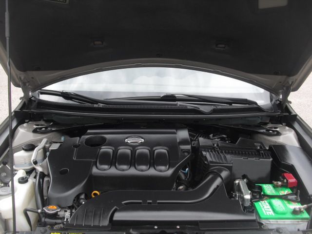 Nissan Altima Pickupslt Quad Cab SWB 4WD 4x4 Truck Sedan