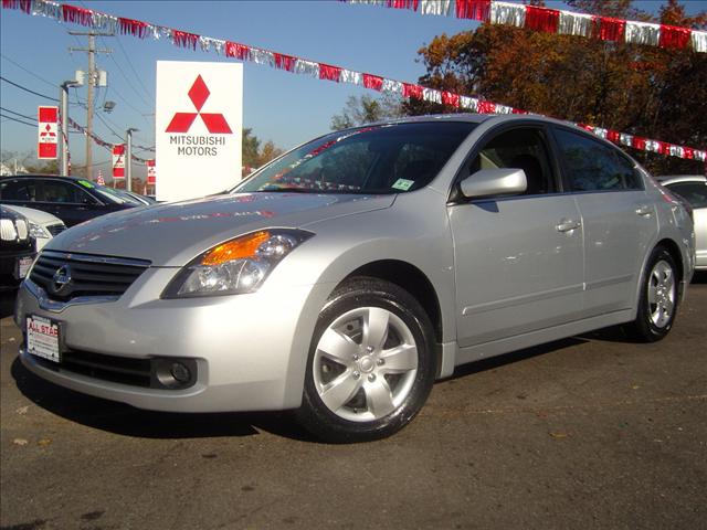 Nissan Altima Pickupslt Quad Cab SWB 4WD 4x4 Truck Sedan