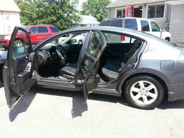 Nissan Altima SLT Quad Cab 2WD Sedan