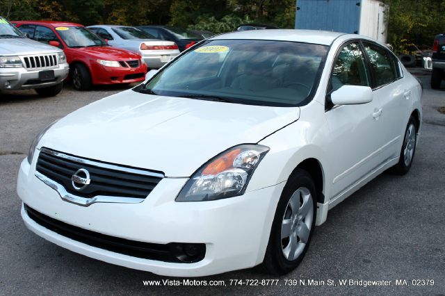 Nissan Altima Pickupslt Quad Cab SWB 4WD 4x4 Truck Sedan