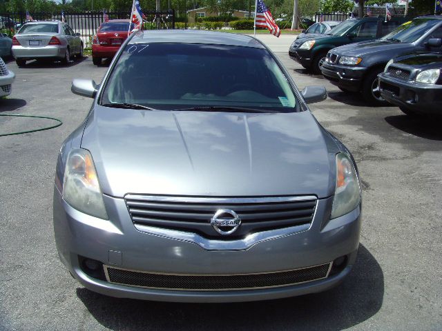 Nissan Altima Pickupslt Quad Cab SWB 4WD 4x4 Truck Sedan