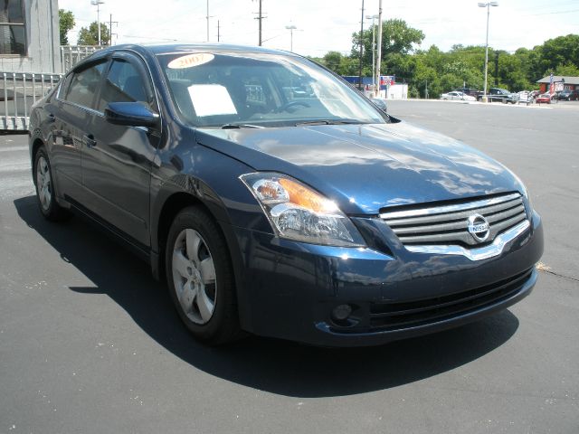 Nissan Altima Pickupslt Quad Cab SWB 4WD 4x4 Truck Sedan