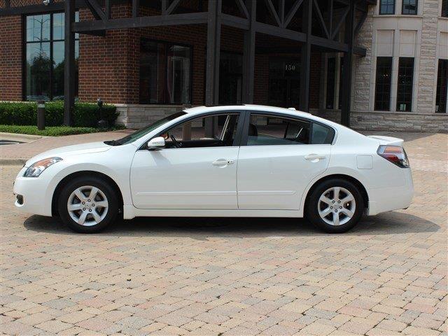 Nissan Altima Laramie Extended Cab Sedan