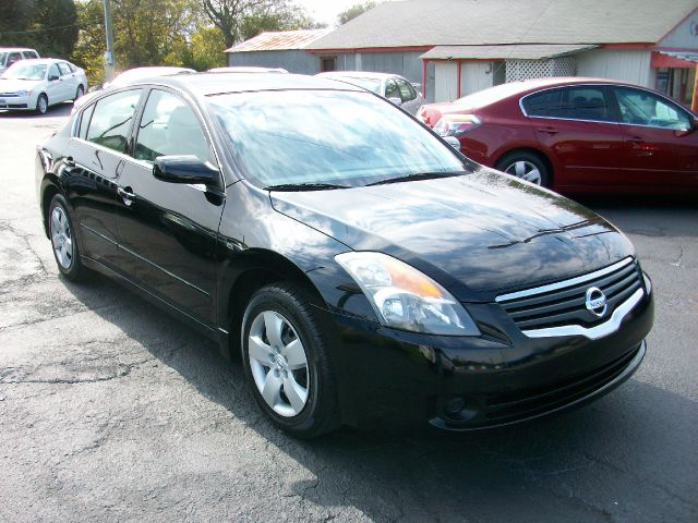 Nissan Altima Pickupslt Quad Cab SWB 4WD 4x4 Truck Sedan