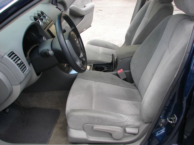 Nissan Altima Pickupslt Quad Cab SWB 4WD 4x4 Truck Sedan