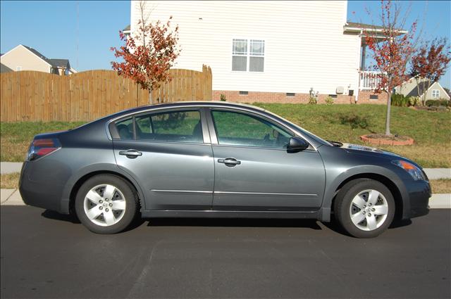 Nissan Altima Pickupslt Quad Cab SWB 4WD 4x4 Truck Sedan