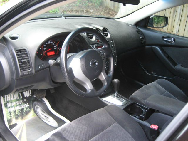 Nissan Altima Pickupslt Quad Cab SWB 4WD 4x4 Truck Sedan