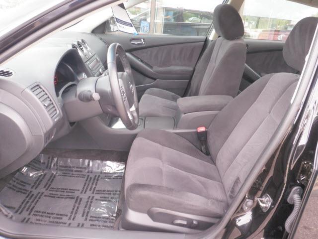 Nissan Altima Pickupslt Quad Cab SWB 4WD 4x4 Truck Sedan
