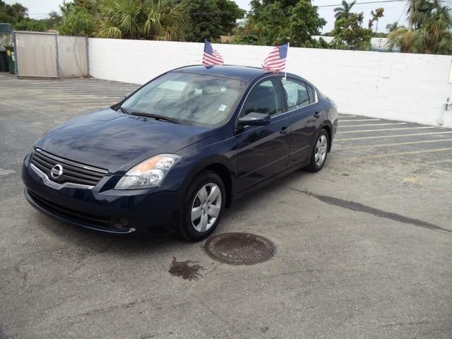 Nissan Altima Pickupslt Quad Cab SWB 4WD 4x4 Truck Sedan