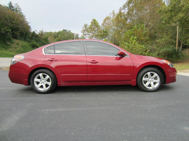 Nissan Altima 2WD Crew Cab 140.5 Laramie Sedan