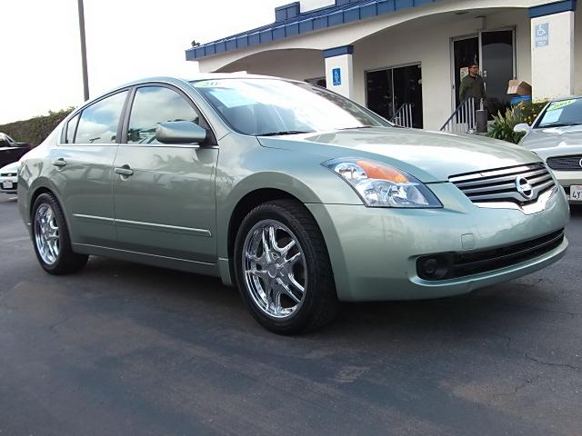 Nissan Altima Pickupslt Quad Cab SWB 4WD 4x4 Truck Sedan