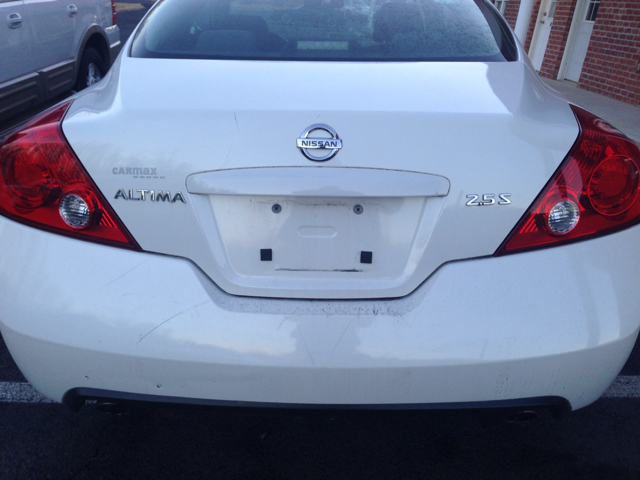 Nissan Altima 1500 Van Coupe