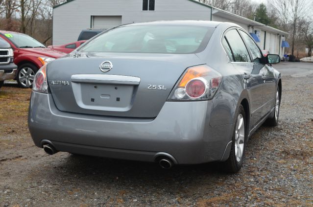 Nissan Altima SLT Quad Cab 2WD Sedan