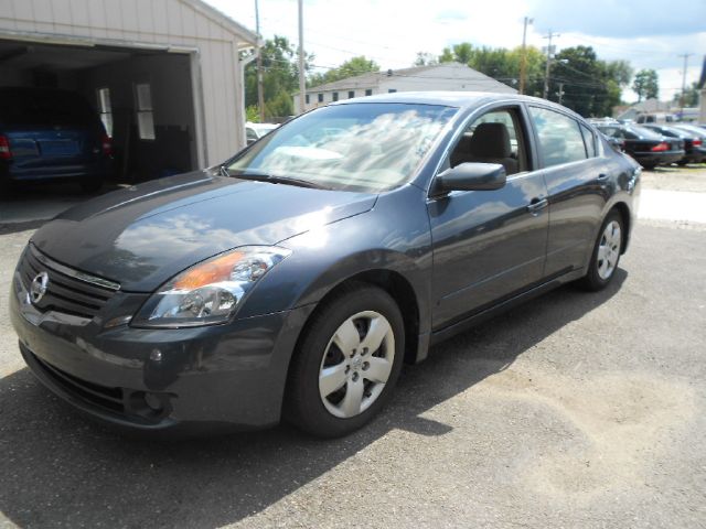 Nissan Altima Pickupslt Quad Cab SWB 4WD 4x4 Truck Sedan