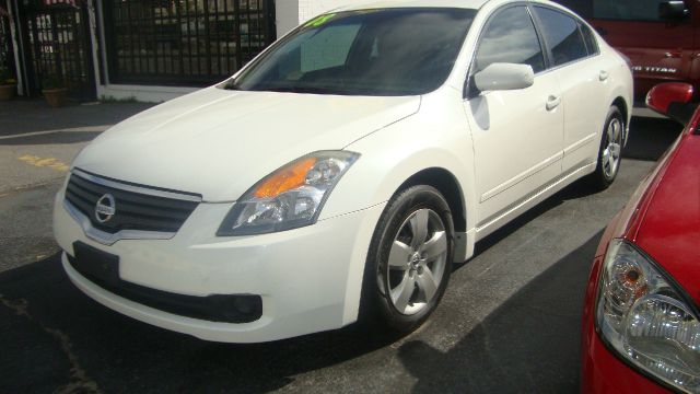 Nissan Altima Pickupslt Quad Cab SWB 4WD 4x4 Truck Sedan
