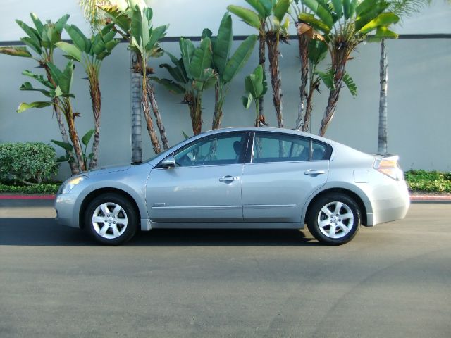 Nissan Altima 4 Dr SE Sedan Sedan