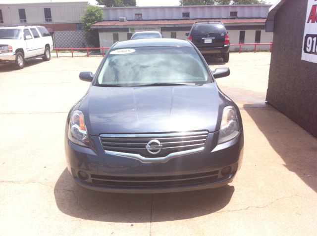 Nissan Altima Pickupslt Quad Cab SWB 4WD 4x4 Truck Sedan