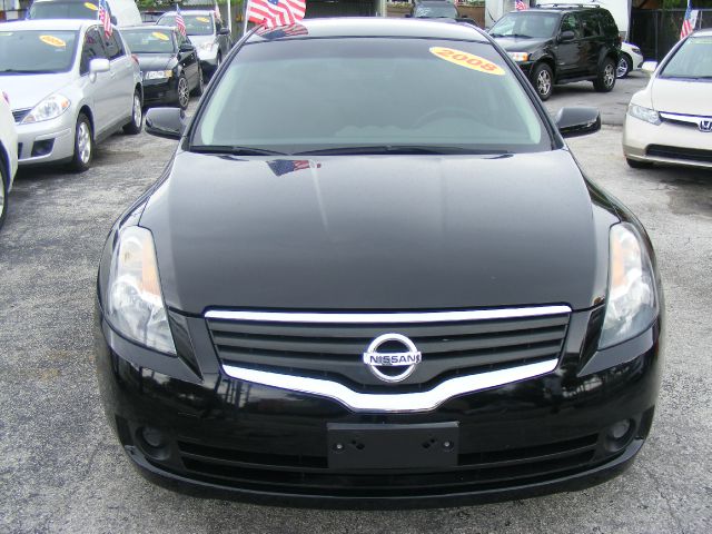 Nissan Altima Pickupslt Quad Cab SWB 4WD 4x4 Truck Sedan