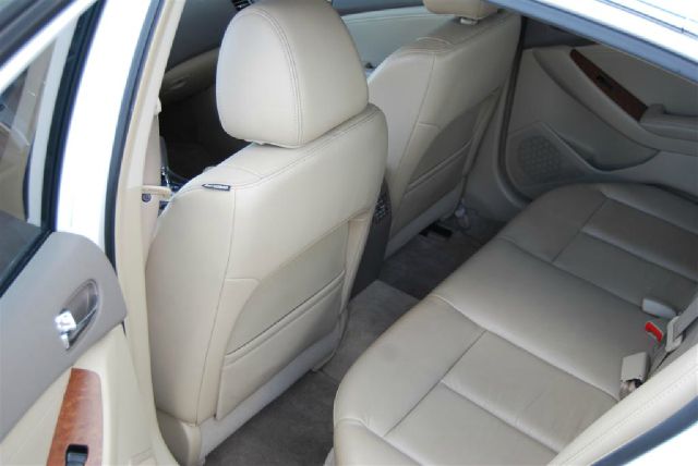 Nissan Altima SLT Quad Cab 2WD Sedan