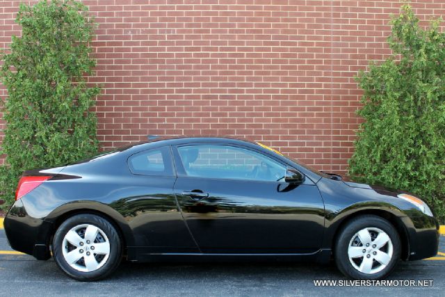 Nissan Altima 1500 Van Coupe