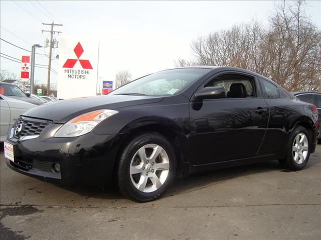 Nissan Altima 1500 Van Coupe