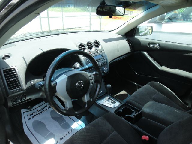 Nissan Altima Pickupslt Quad Cab SWB 4WD 4x4 Truck Sedan