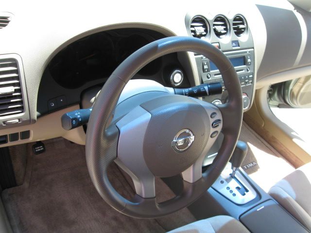 Nissan Altima Pickupslt Quad Cab SWB 4WD 4x4 Truck Sedan