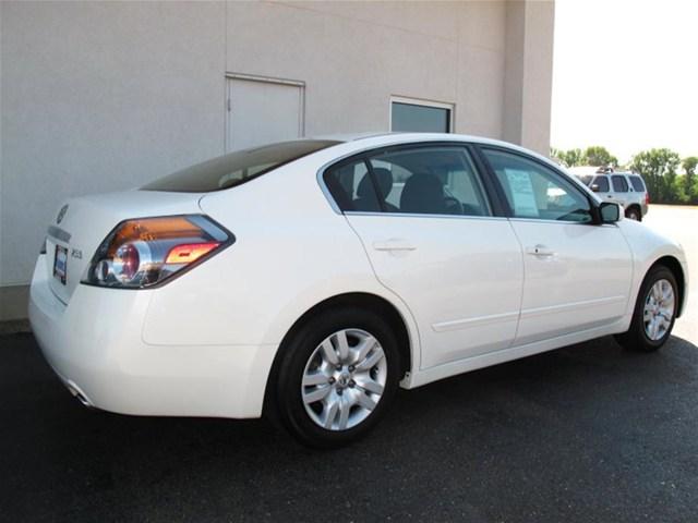 Nissan Altima 2009 photo 2