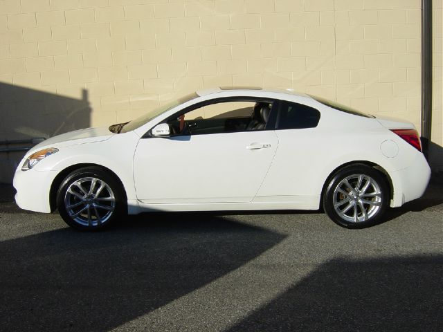 Nissan Altima Eddie Bauer NICE Coupe