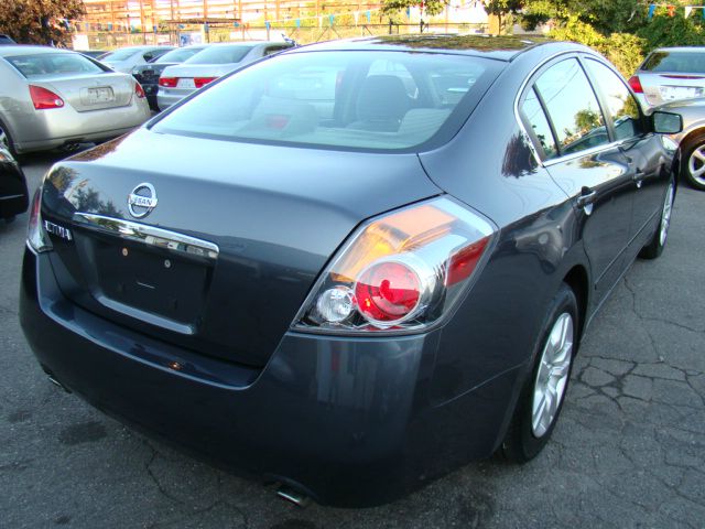 Nissan Altima Pickupslt Quad Cab SWB 4WD 4x4 Truck Sedan