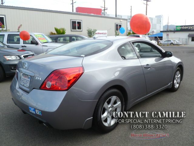 Nissan Altima 1500 Van Coupe