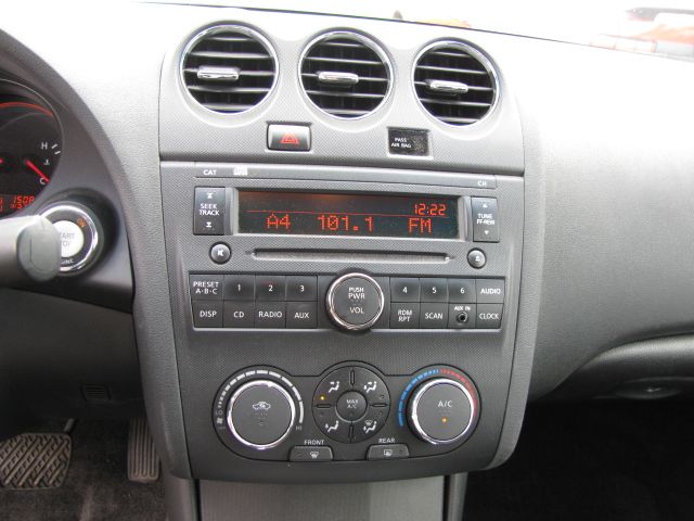 Nissan Altima Pickupslt Quad Cab SWB 4WD 4x4 Truck Sedan