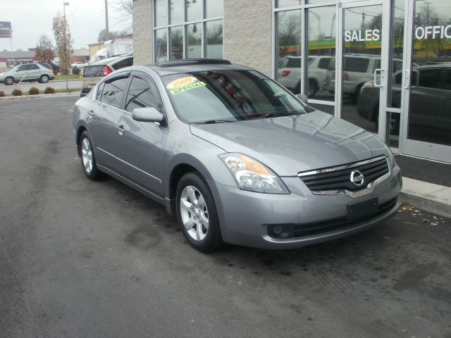Nissan Altima SLT Quad Cab 2WD Sedan