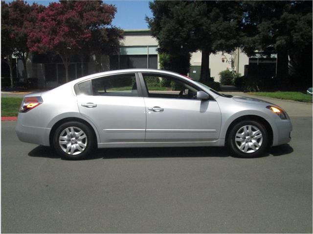 Nissan Altima 4WD Crew Cab 140.5 Sedan