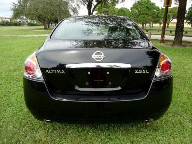Nissan Altima Pickupslt Quad Cab SWB 4WD 4x4 Truck Sedan