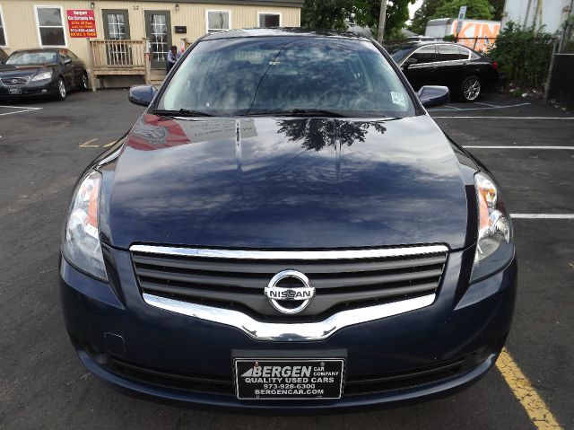 Nissan Altima Pickupslt Quad Cab SWB 4WD 4x4 Truck Sedan