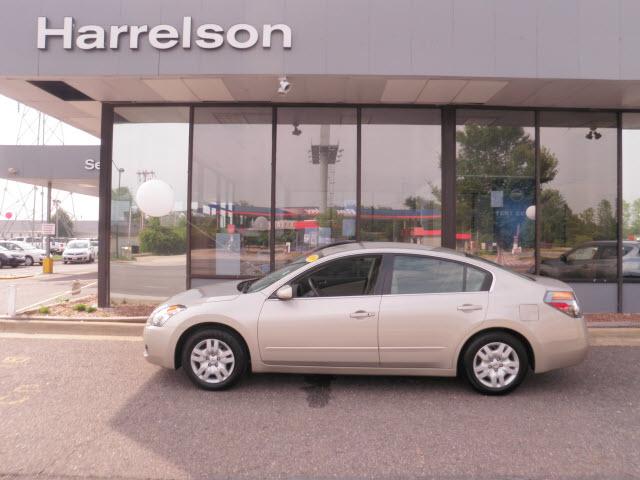 Nissan Altima Pickupslt Quad Cab SWB 4WD 4x4 Truck Sedan