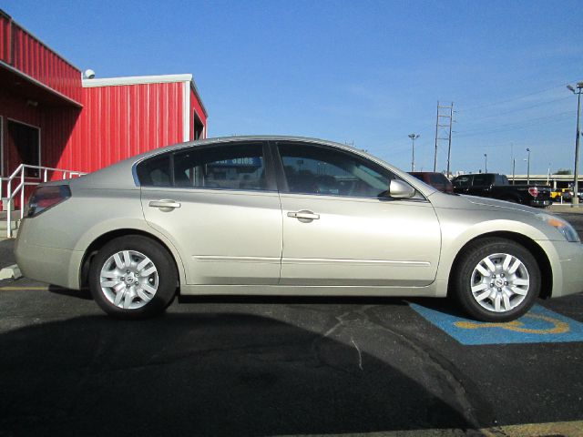 Nissan Altima Pickupslt Quad Cab SWB 4WD 4x4 Truck Sedan