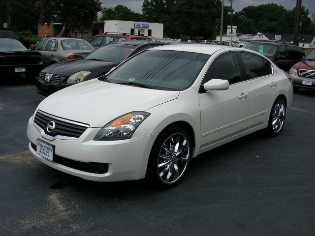 Nissan Altima Pickupslt Quad Cab SWB 4WD 4x4 Truck Sedan