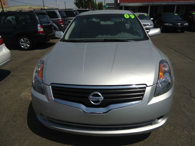 Nissan Altima Pickupslt Quad Cab SWB 4WD 4x4 Truck Sedan