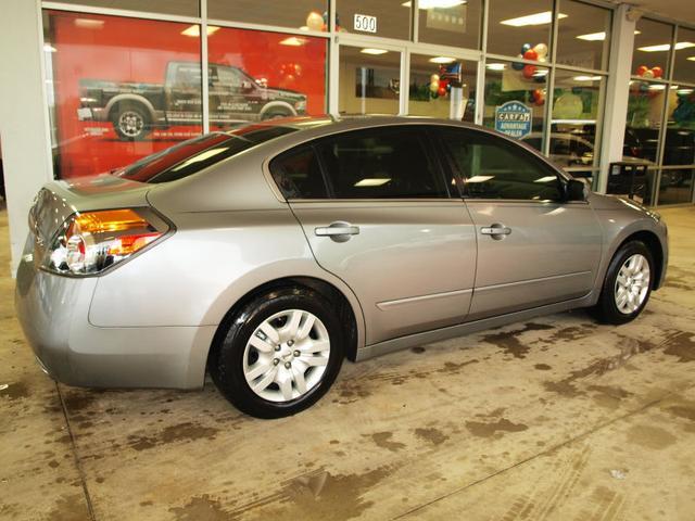 Nissan Altima 2009 photo 3