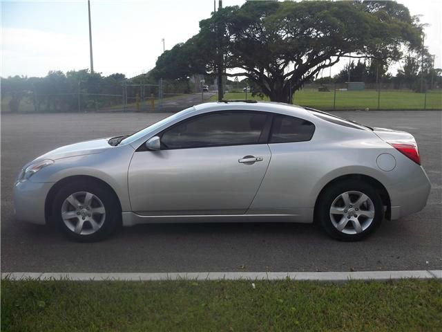 Nissan Altima 1500 Van Coupe