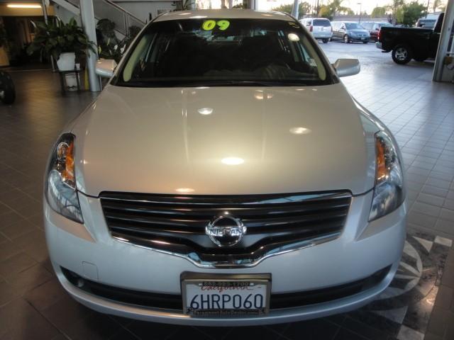 Nissan Altima 2009 photo 2