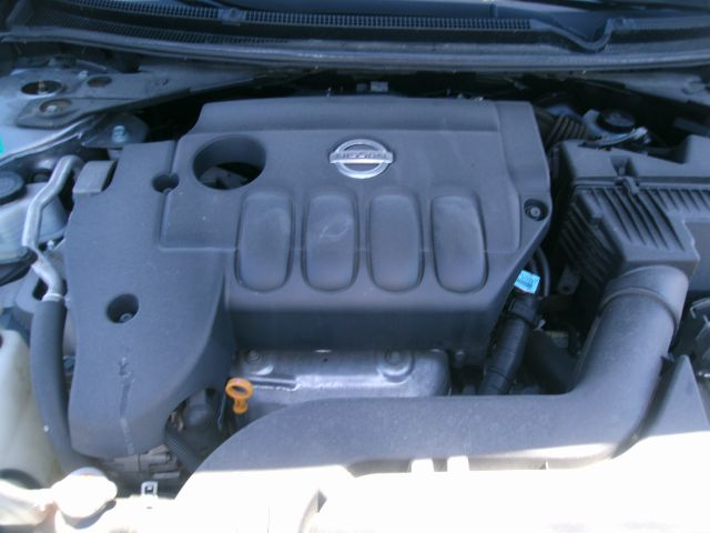 Nissan Altima 1500 Van Coupe