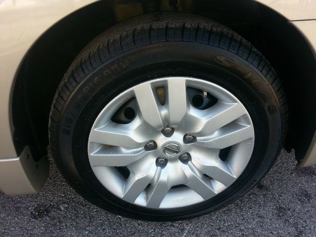 Nissan Altima Pickupslt Quad Cab SWB 4WD 4x4 Truck Sedan