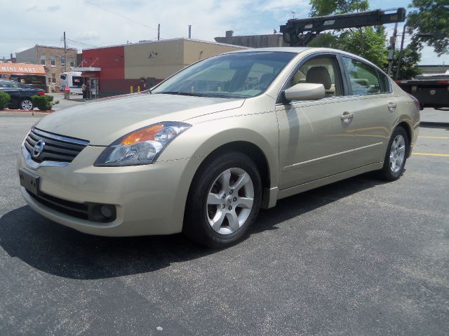 Nissan Altima 525i 6 Speed TRY 258 MO Sedan