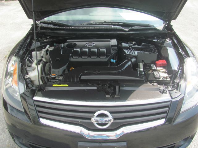 Nissan Altima Pickupslt Quad Cab SWB 4WD 4x4 Truck Sedan