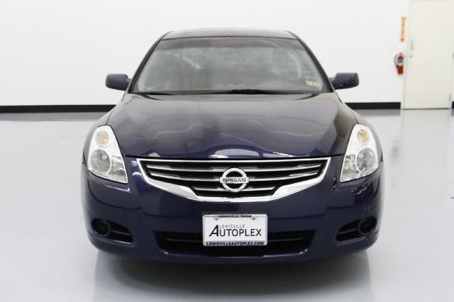 Nissan Altima 2010 photo 1