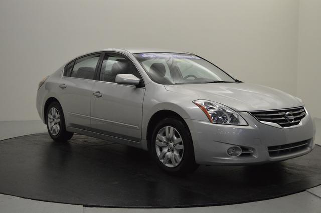 Nissan Altima Pickupslt Quad Cab SWB 4WD 4x4 Truck Sedan