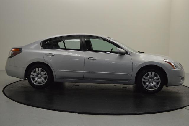 Nissan Altima 2010 photo 4
